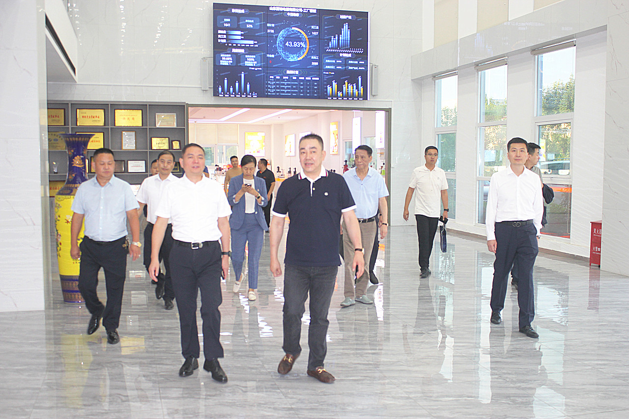 ���f�и����L(zh��ng)����һ���W�R���f���Ĵ��̕�(hu��)�{(di��o)�����L